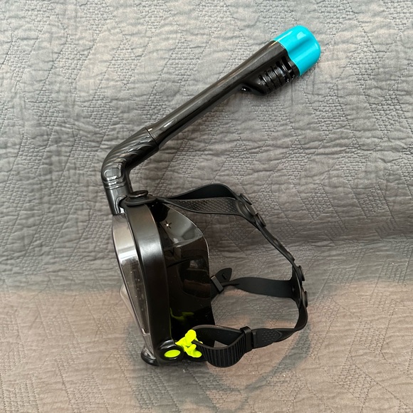 U.S. Divers Dryview Full Face Snorkeling Mask for Adults - Medium - Picture 6 of 9